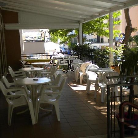 Hotel Nives Rimini Exterior foto